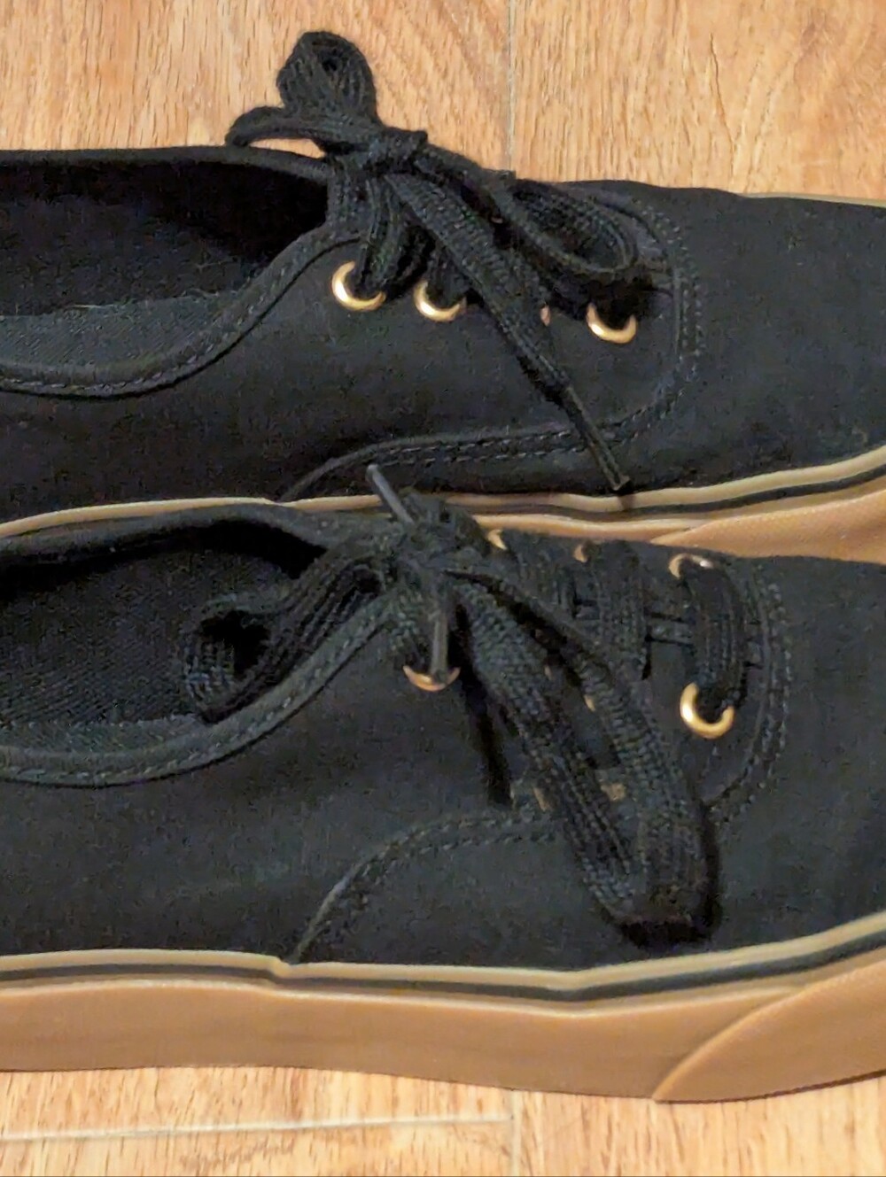 Vans Unisex Black Canvas Low-Top Sneakers with Gum Outsole - Picture 4 of 4